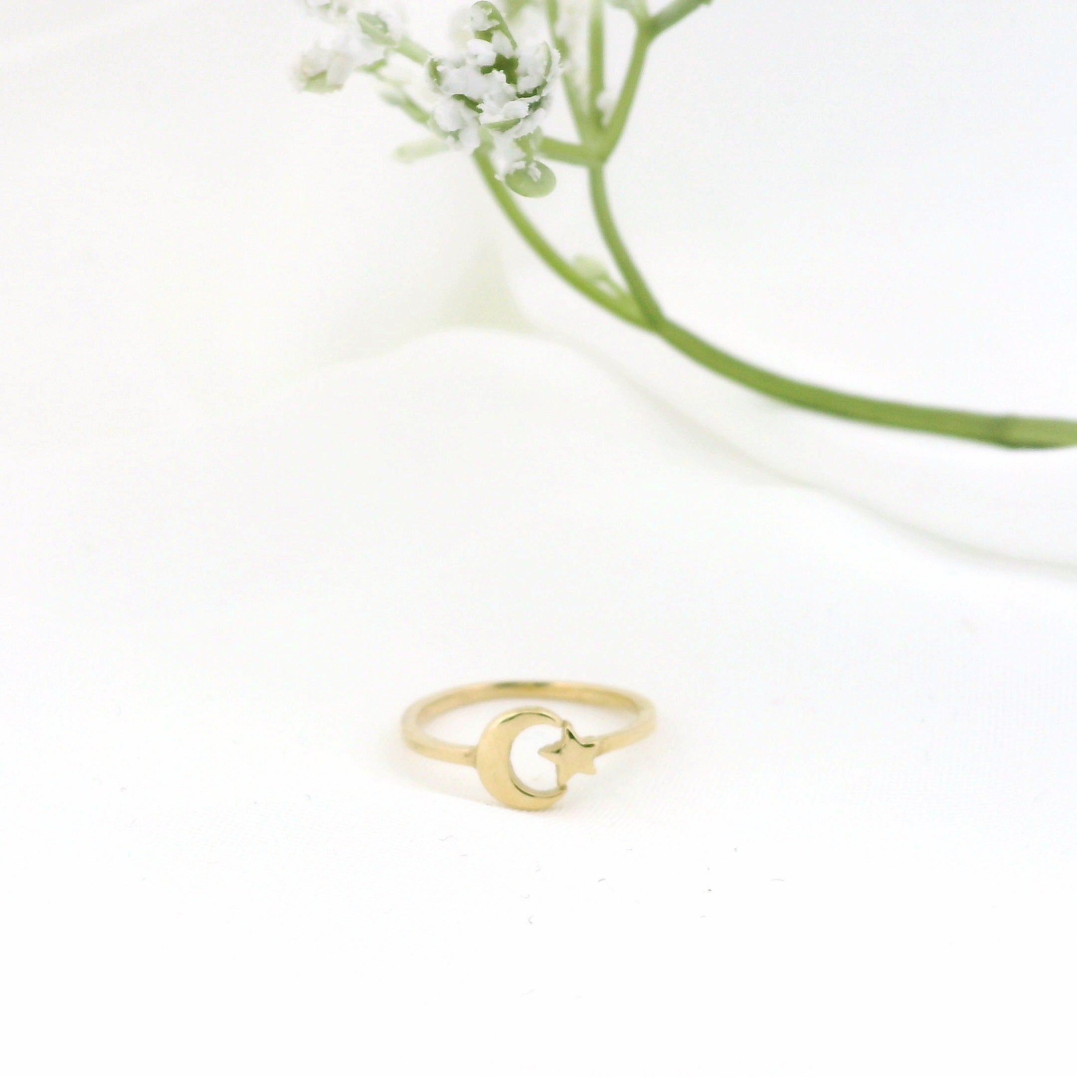 Minimalist Solid Gold Dainty Crescent Moon & Star Gold Stacking Band Ring