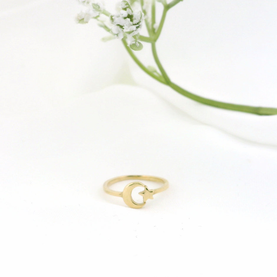 Minimalist Solid Gold Dainty Crescent Moon & Star Gold Stacking Band Ring
