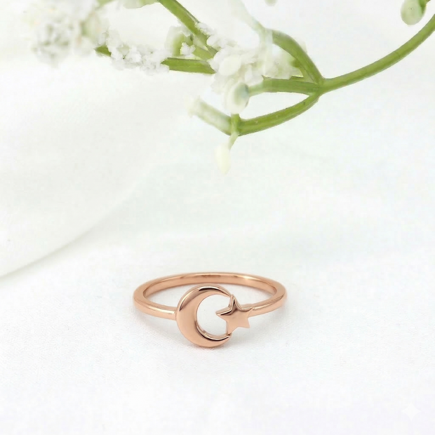 Minimalist Solid Gold Dainty Crescent Moon & Star Gold Stacking Band Ring