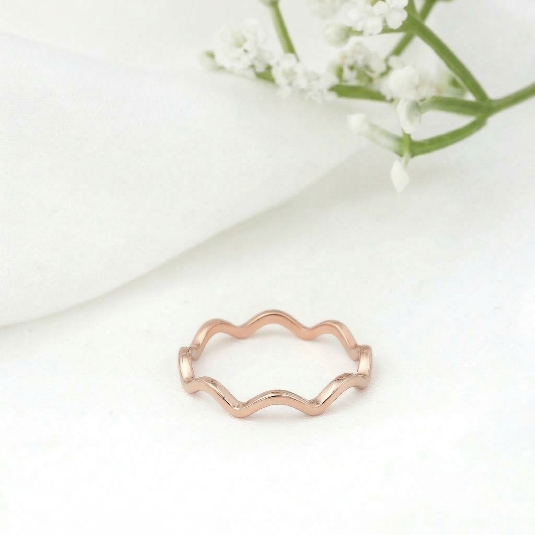 Minimalist Solid Gold Dainty ZigZag Wave Stacking Ring