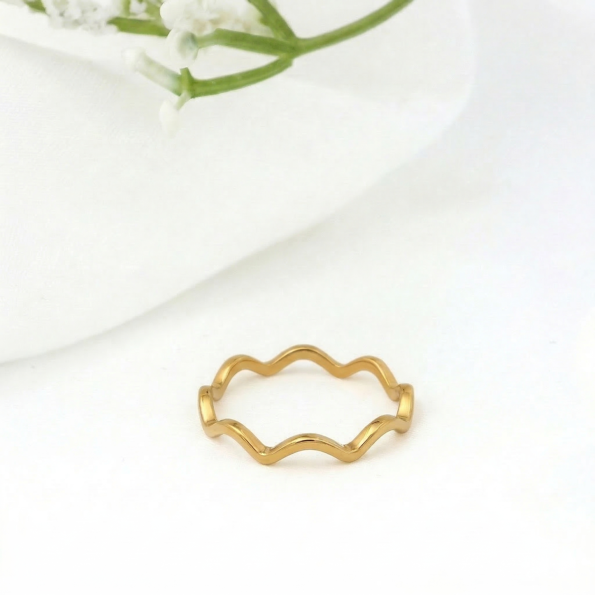 Minimalist Solid Gold Dainty ZigZag Wave Stacking Ring