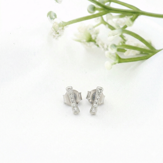 14k Gold with .10Ctw Natural White Diamond Bar Stud Earrings