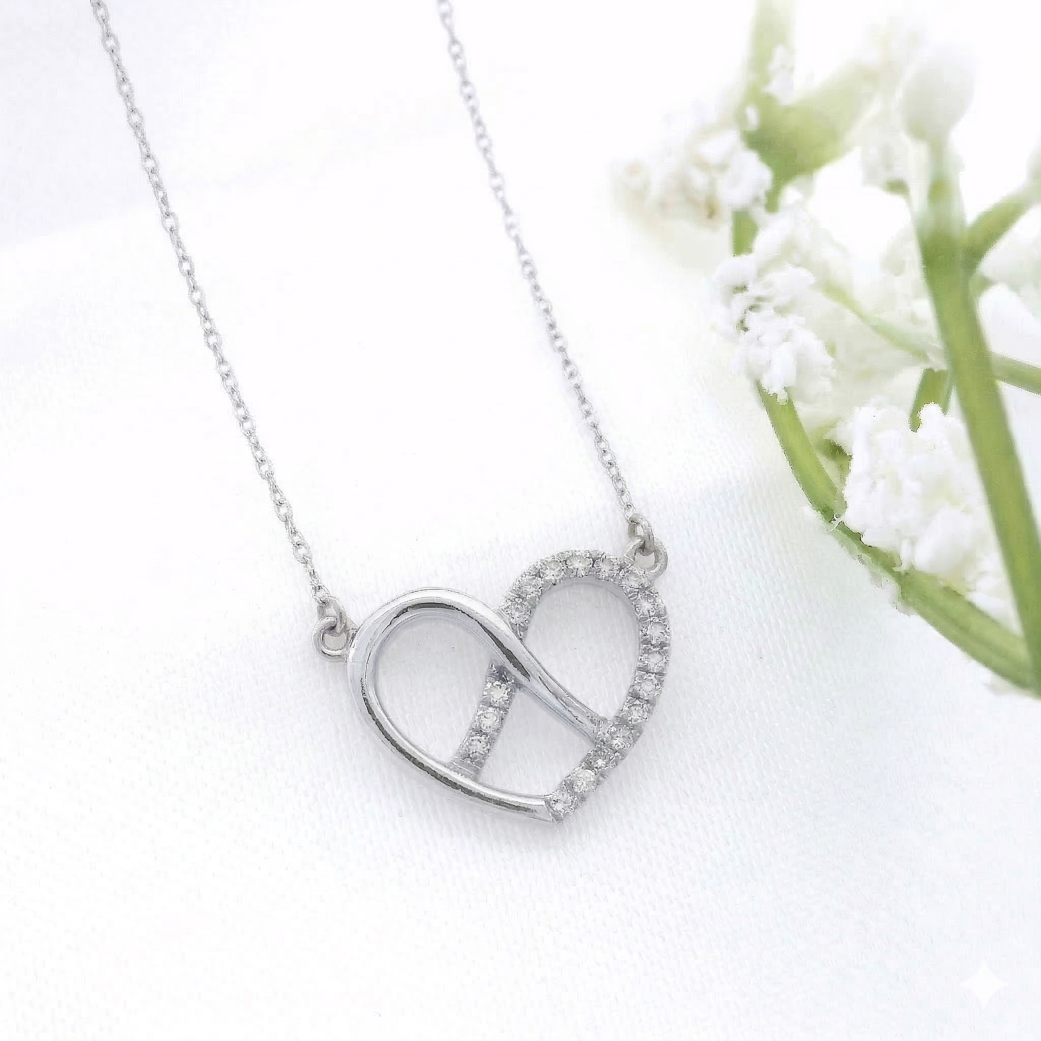 14k Gold 0.06ctw Diamond Infinity Heart Necklace