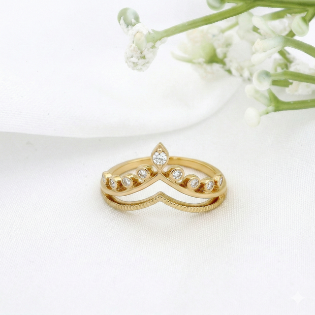 14k Yellow Gold with .10Ctw Round Natural White Diamond Chevron Crown Ring
