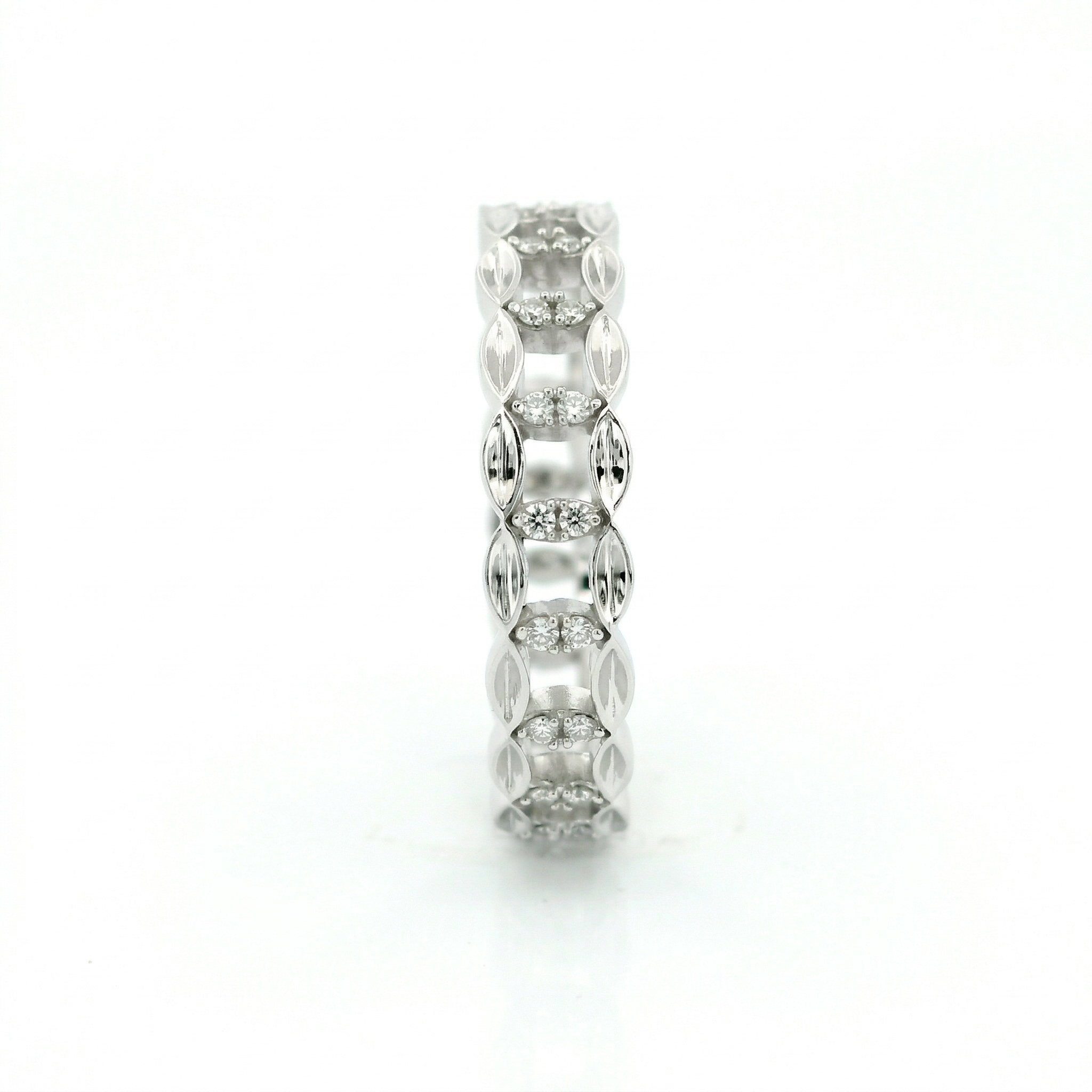 14k Gold Diamond Linked Band Ring