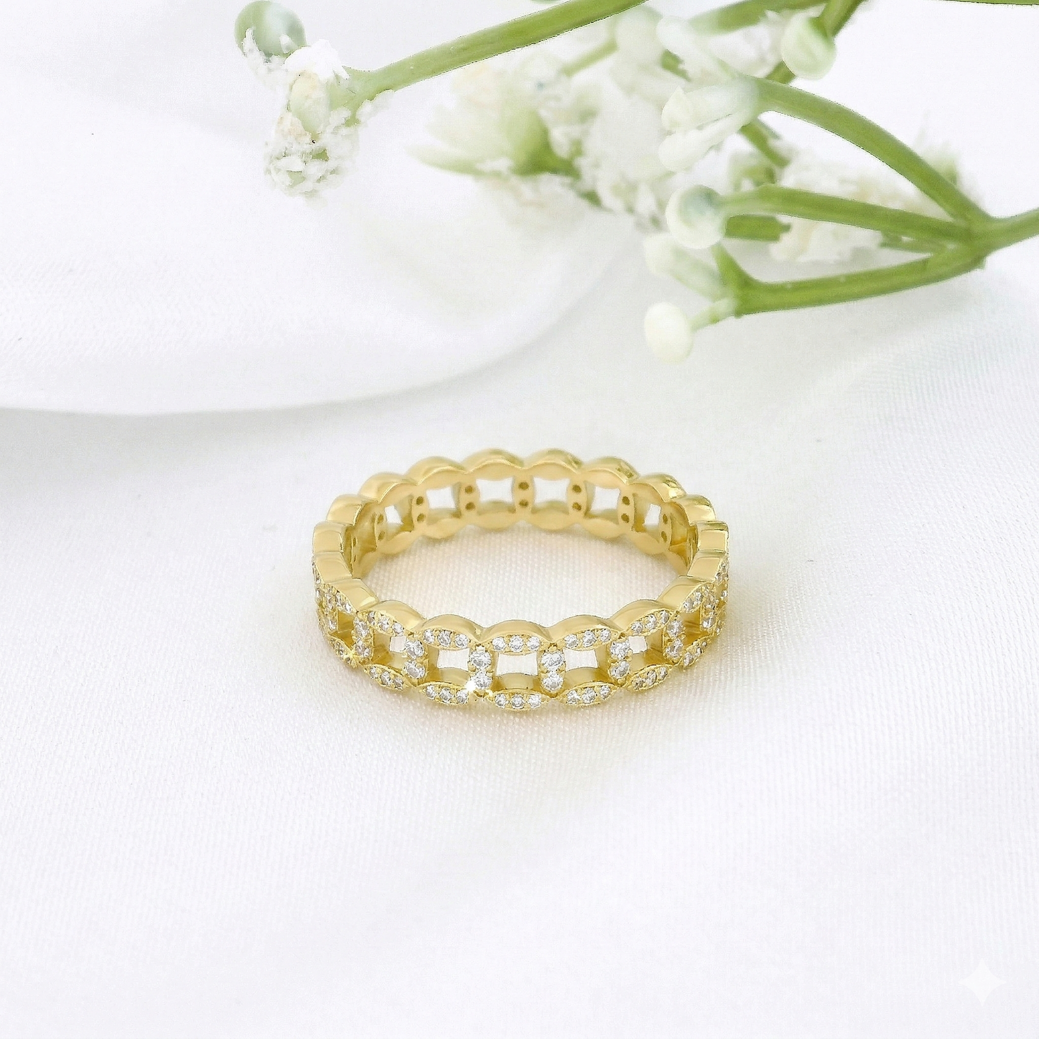 14k Gold Diamond Linked Band Ring