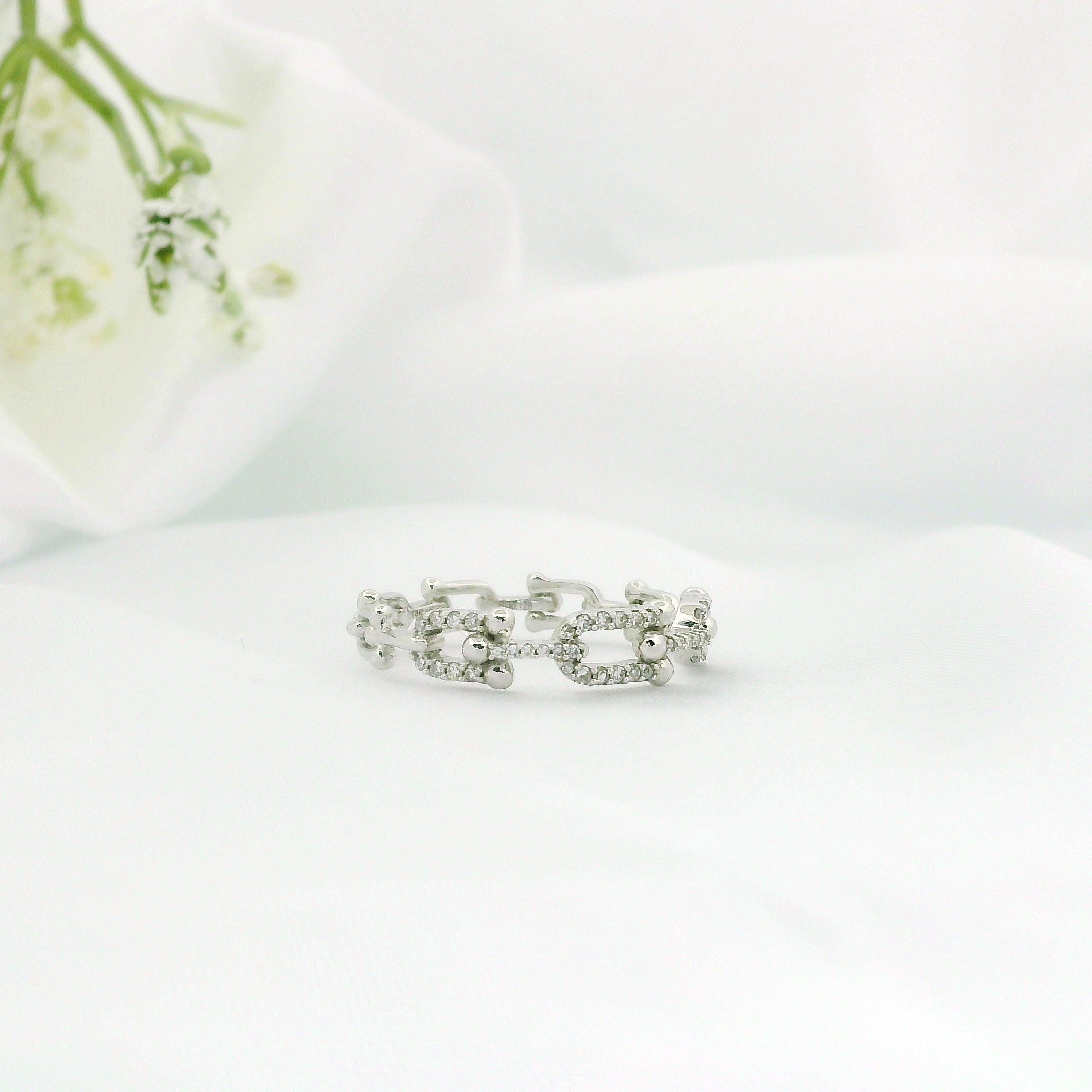 14k Gold Paper Clip Infinity Ring with Front Diamond