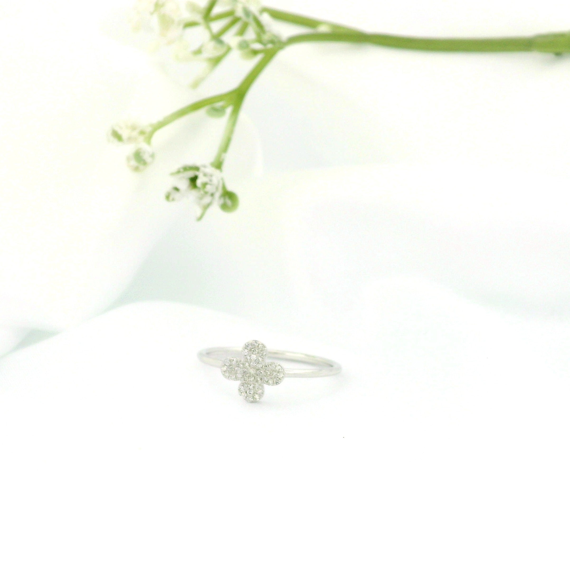 14k Gold Diamond Clover Ring