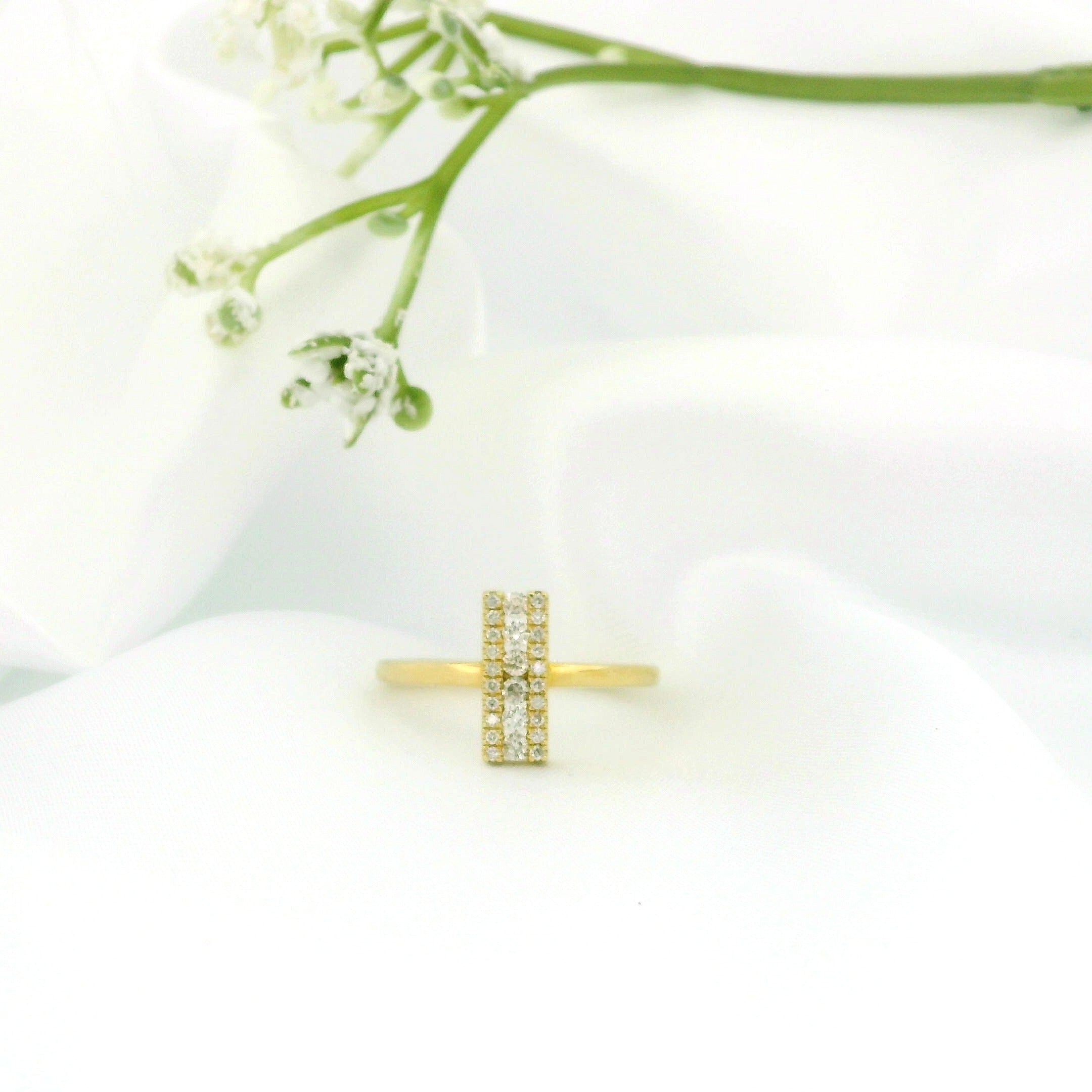 14k Gold Vertical Line Diamond Cluster Ring