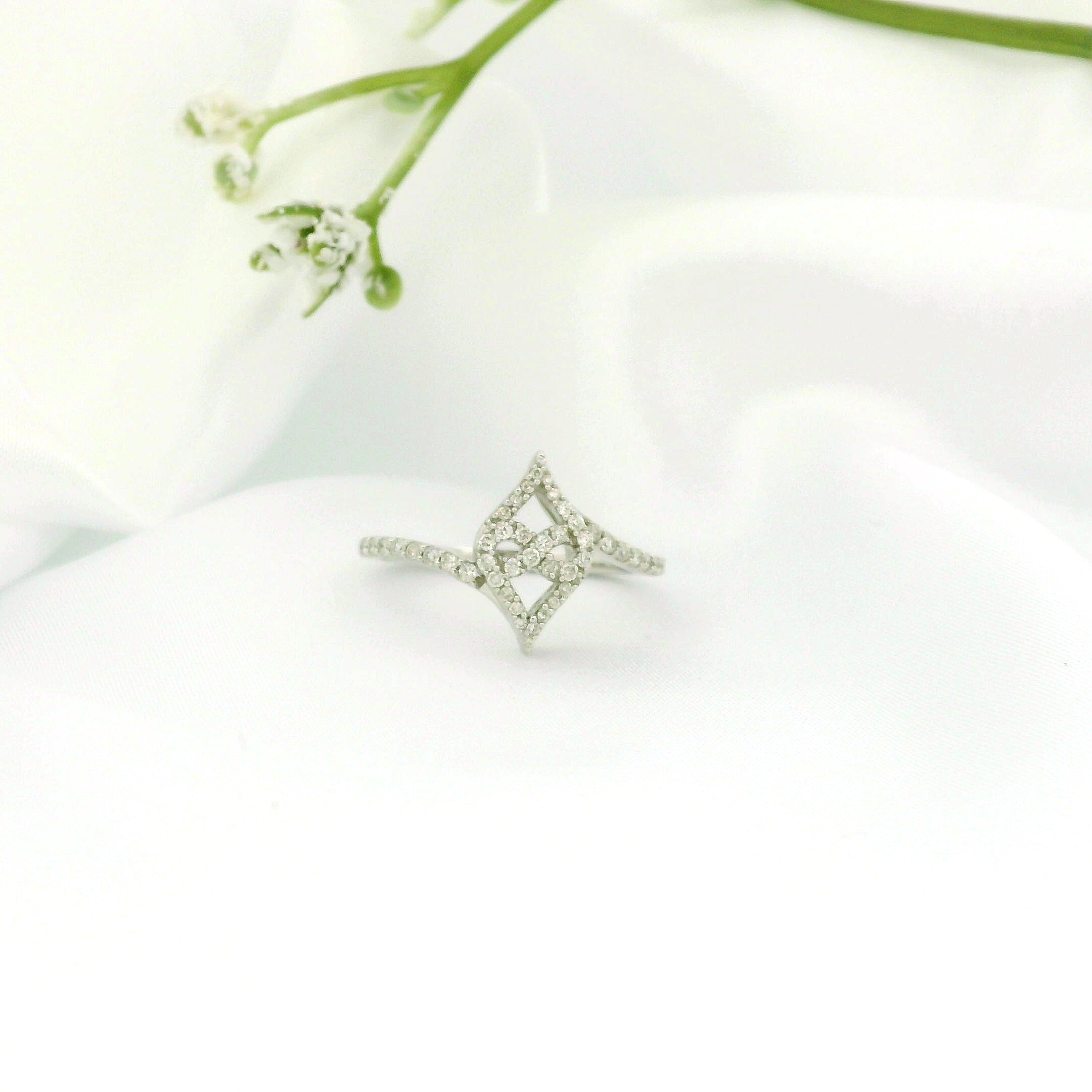 10k Gold Rhombus Halo Infinity Ring