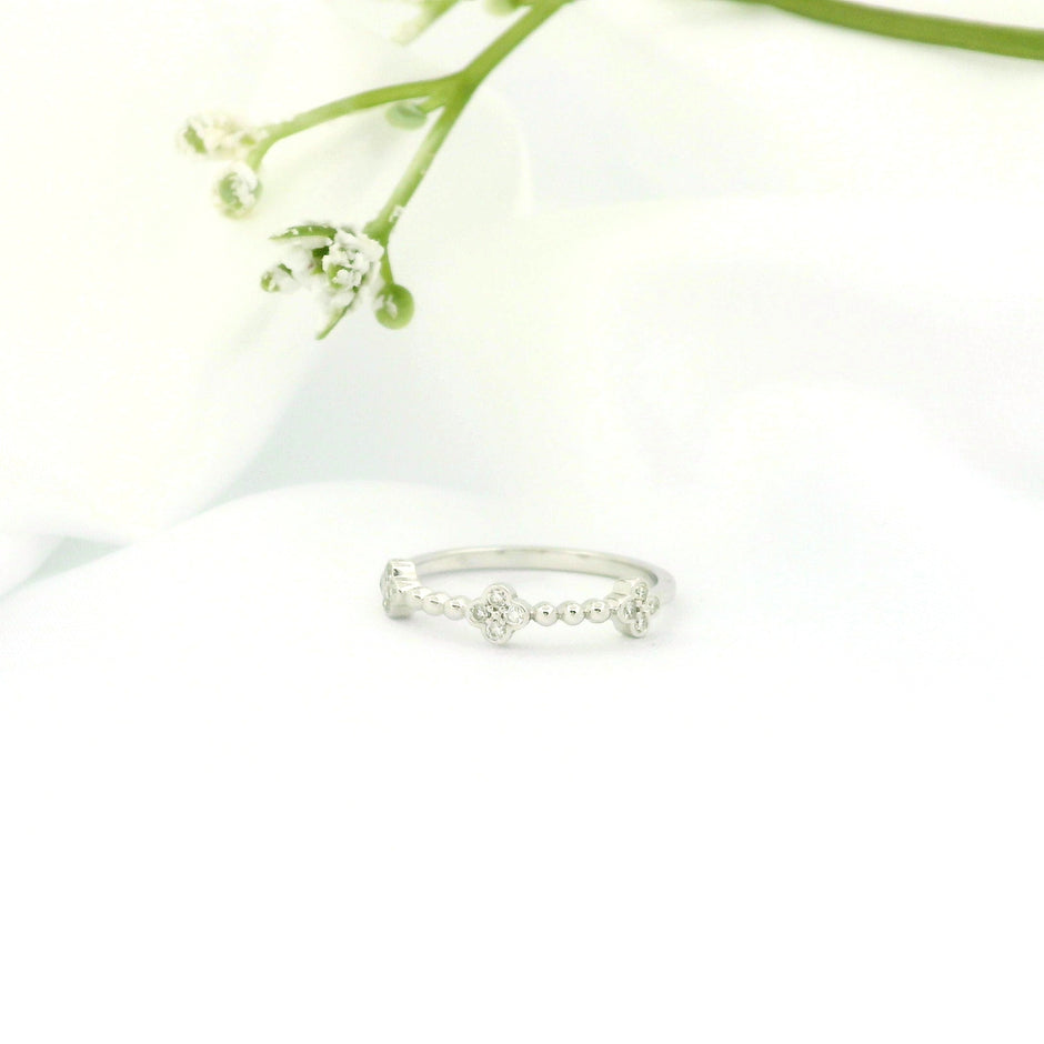 14k White Gold Clover Cluster Diamond Ring