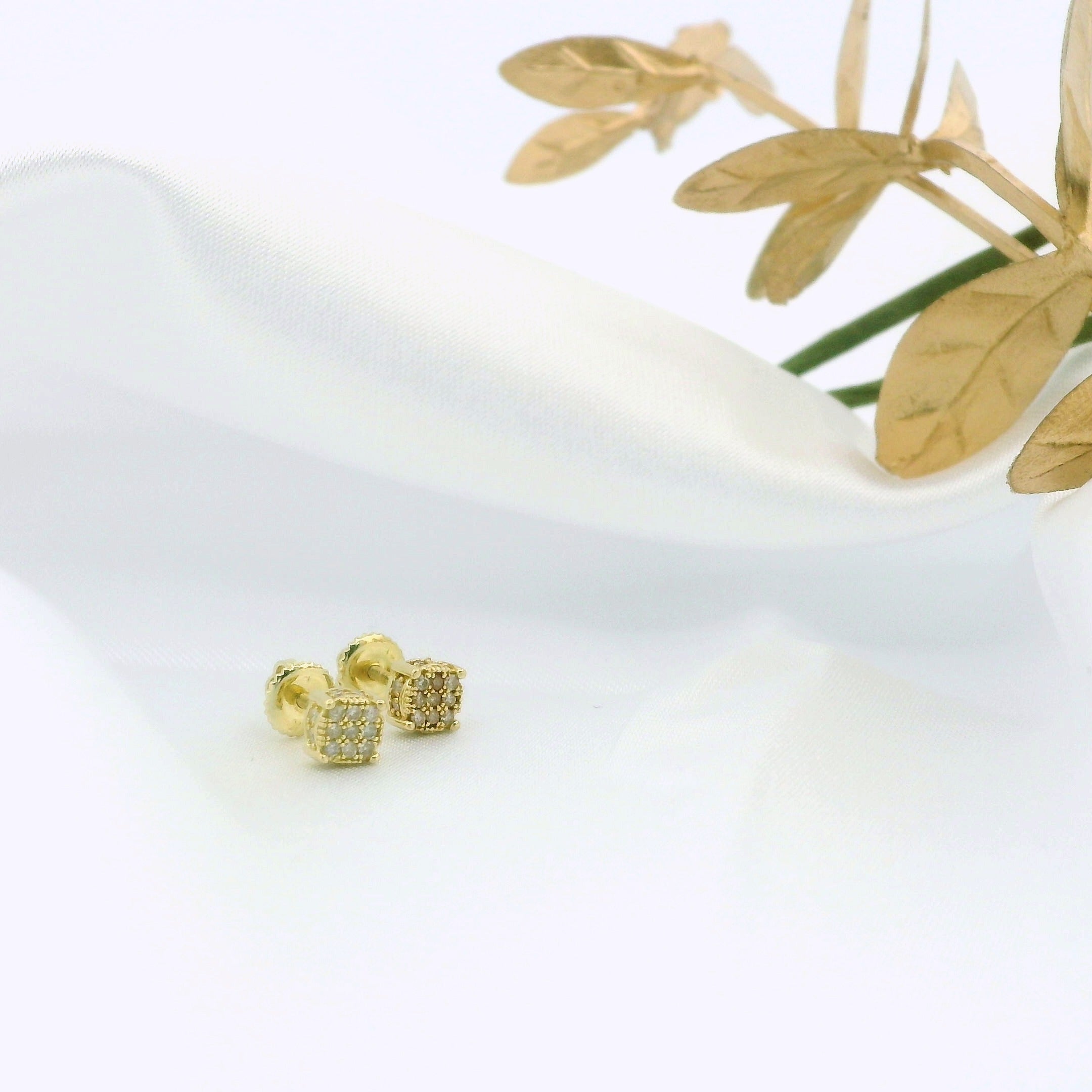 14k Yellow Gold Diamond Cluster Stud Earrings