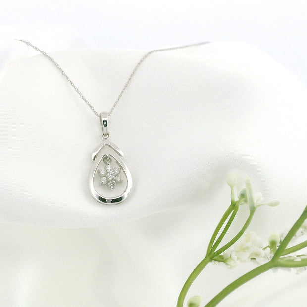 14k White Gold Diamond Flower Pendant Necklace