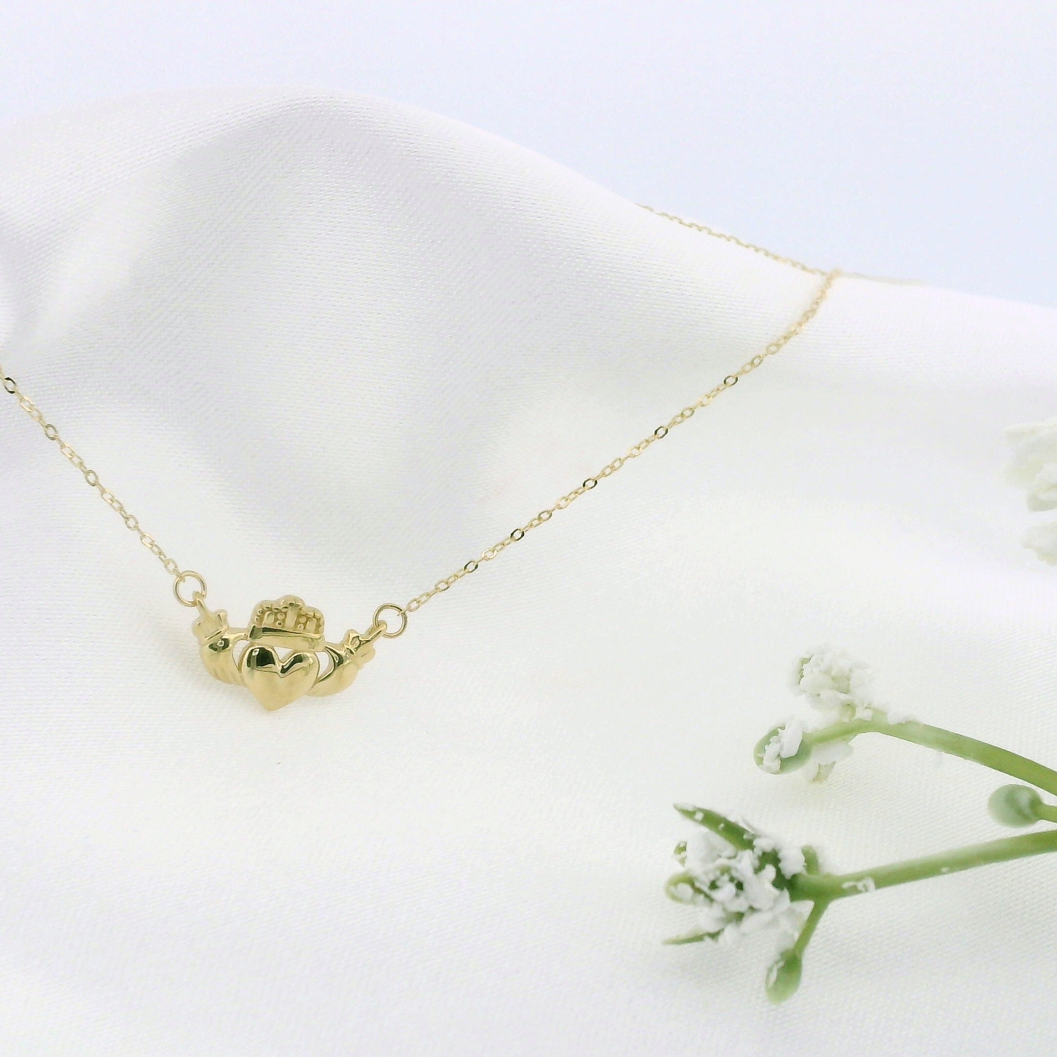 14k Yellow Gold Claddagh Necklace